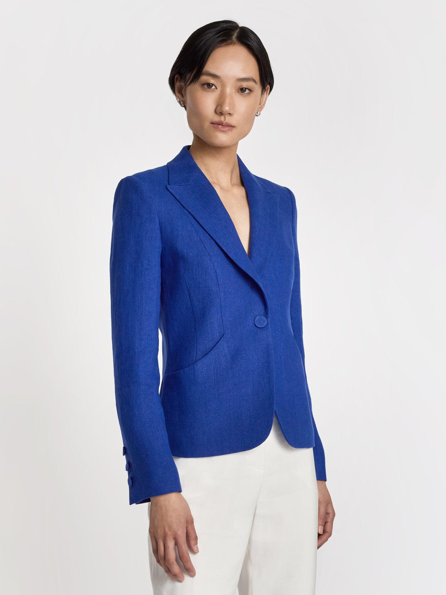 Veste courte et ajustée en lin
