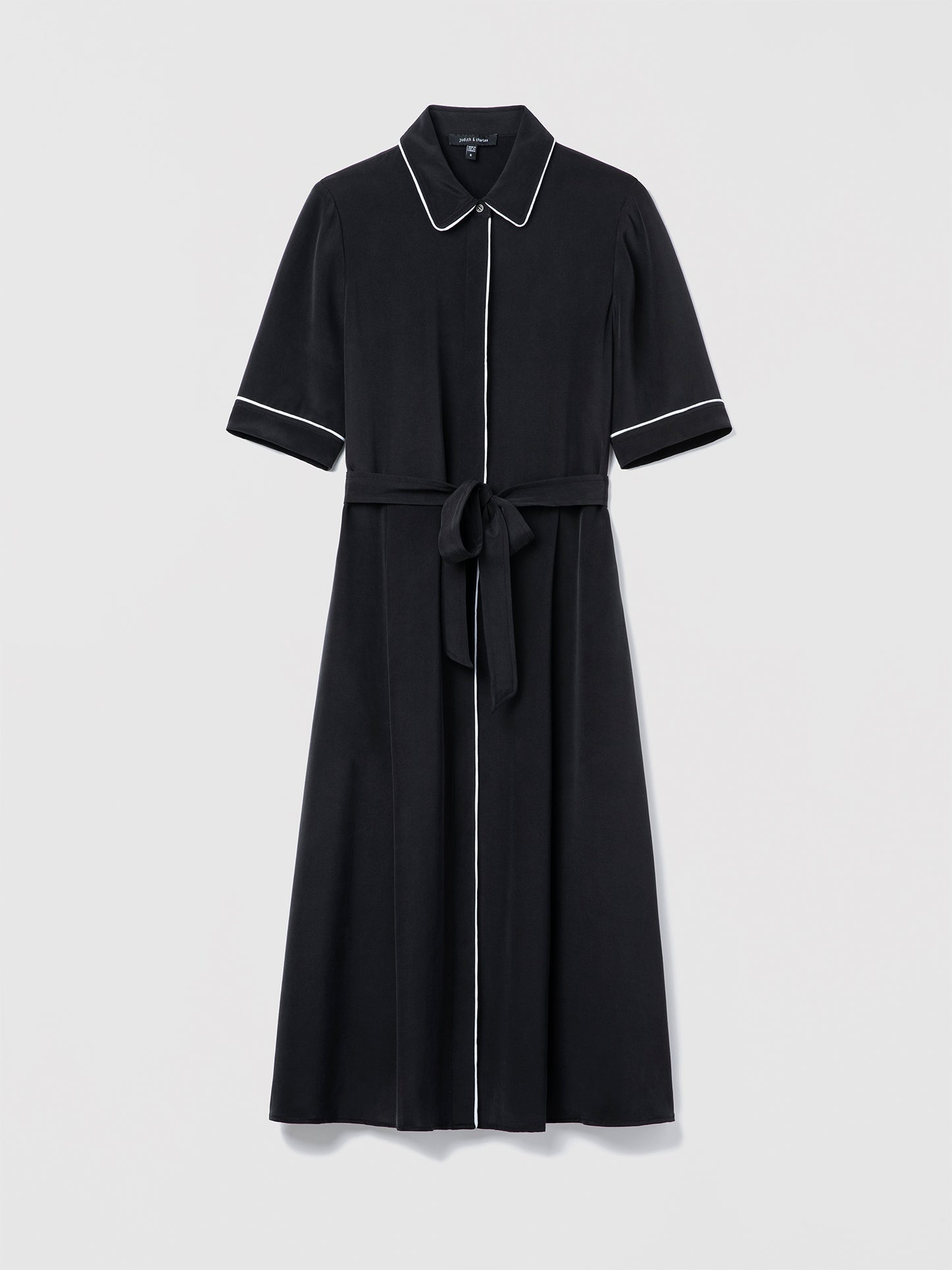 Robe en soie ceinturée