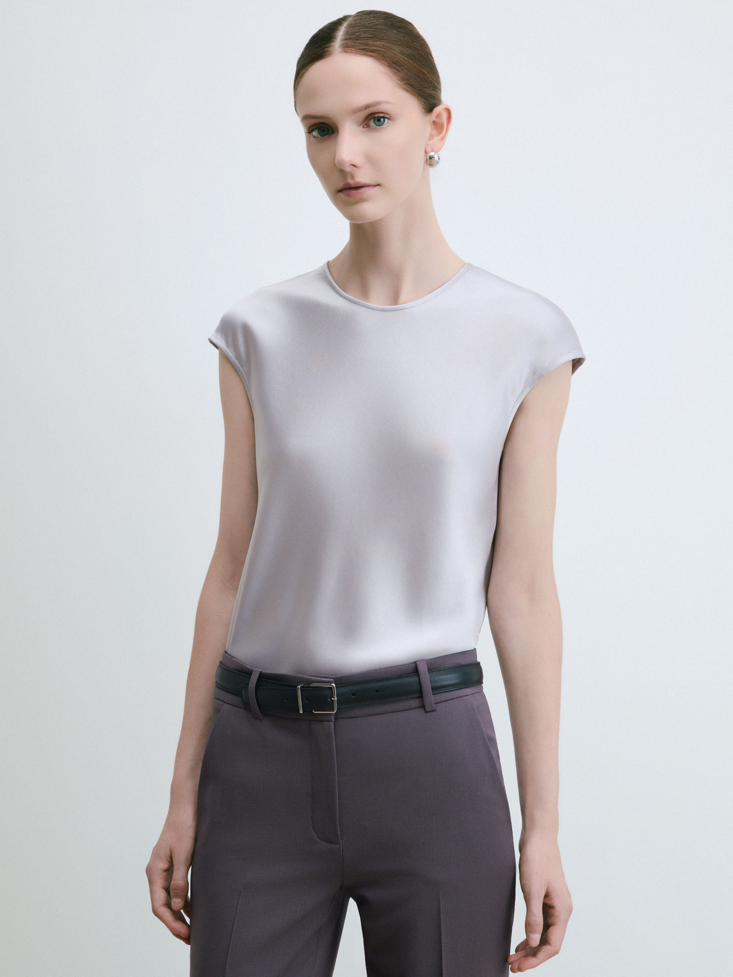 Blouse satinée à manches capuchon