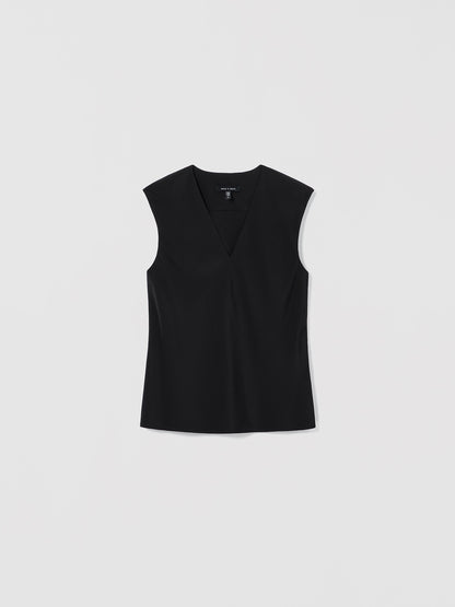 A cap‑sleeve blouse in silk crepe de chine with a clean V‑neck and an easy, fluid fit.