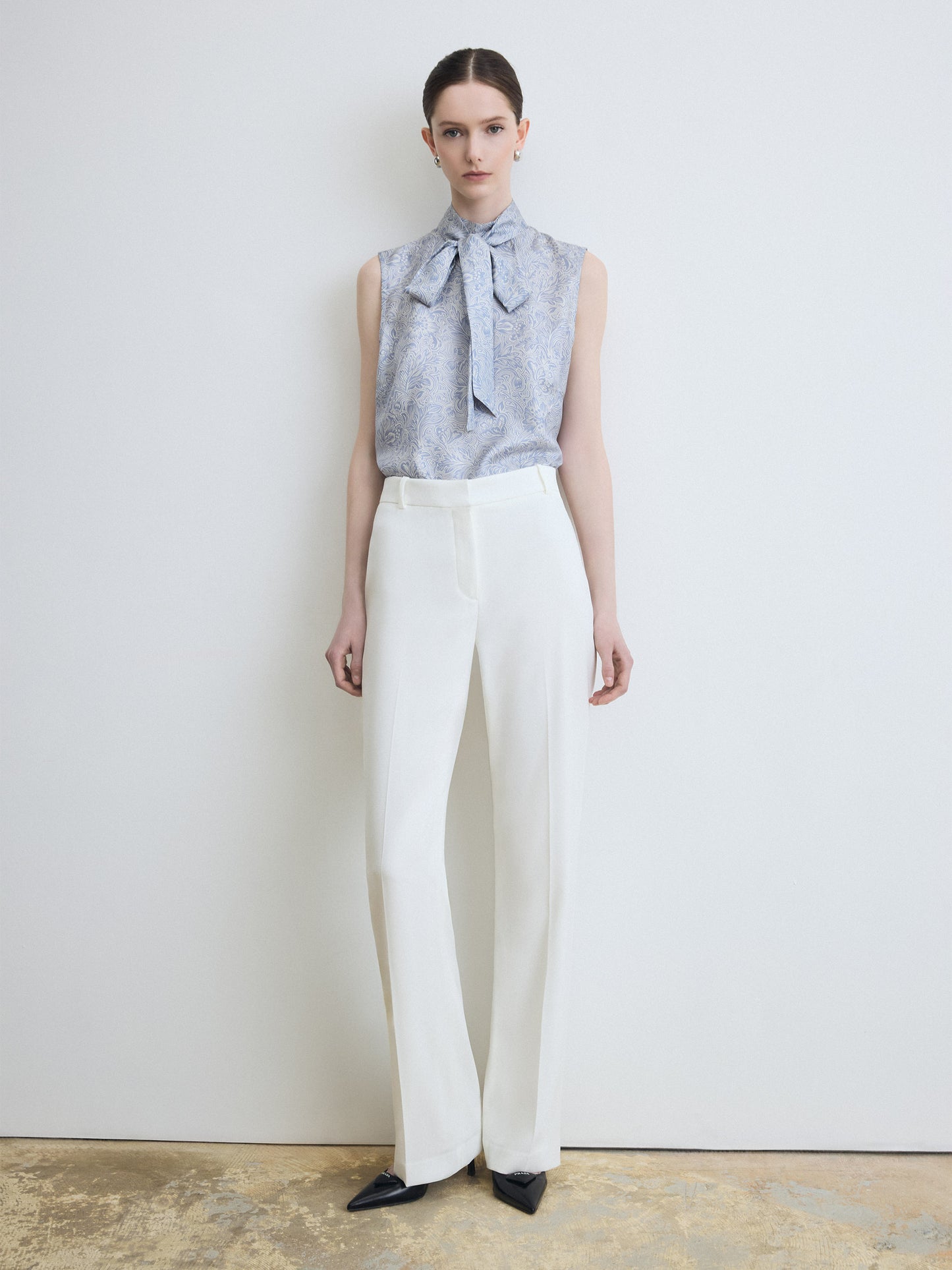 Blouse sans manches à col montant