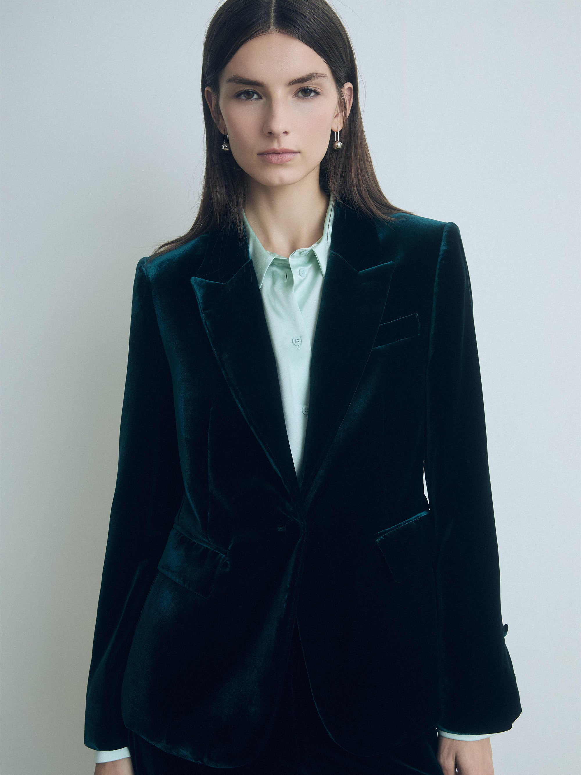 Model wearing emerald classic fit 1-button velvet jacket with peak lapel, flap and chest pockets, fully lined, made in Portugal from Italian fabric