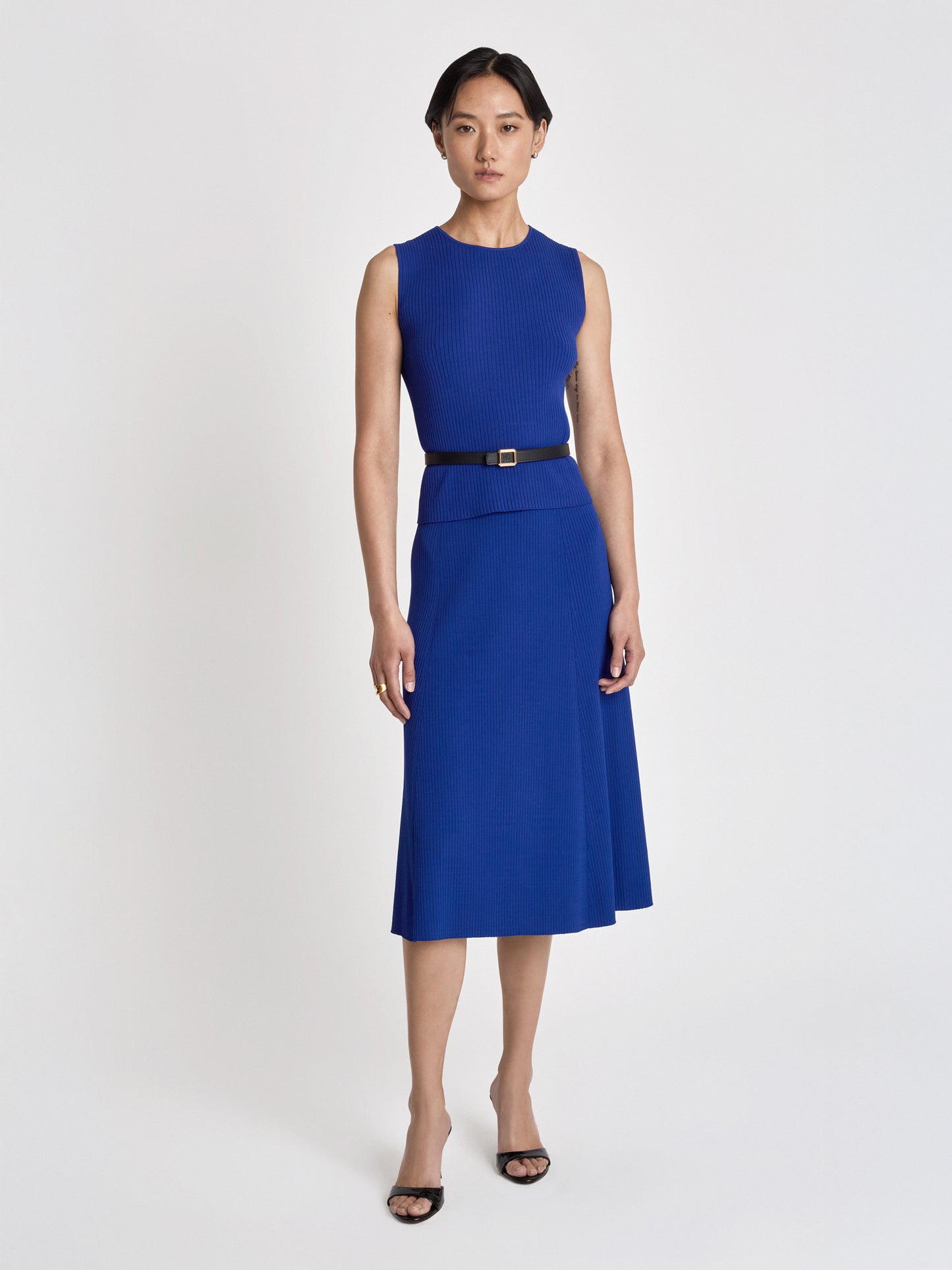 Ribbed sleeveless pullover