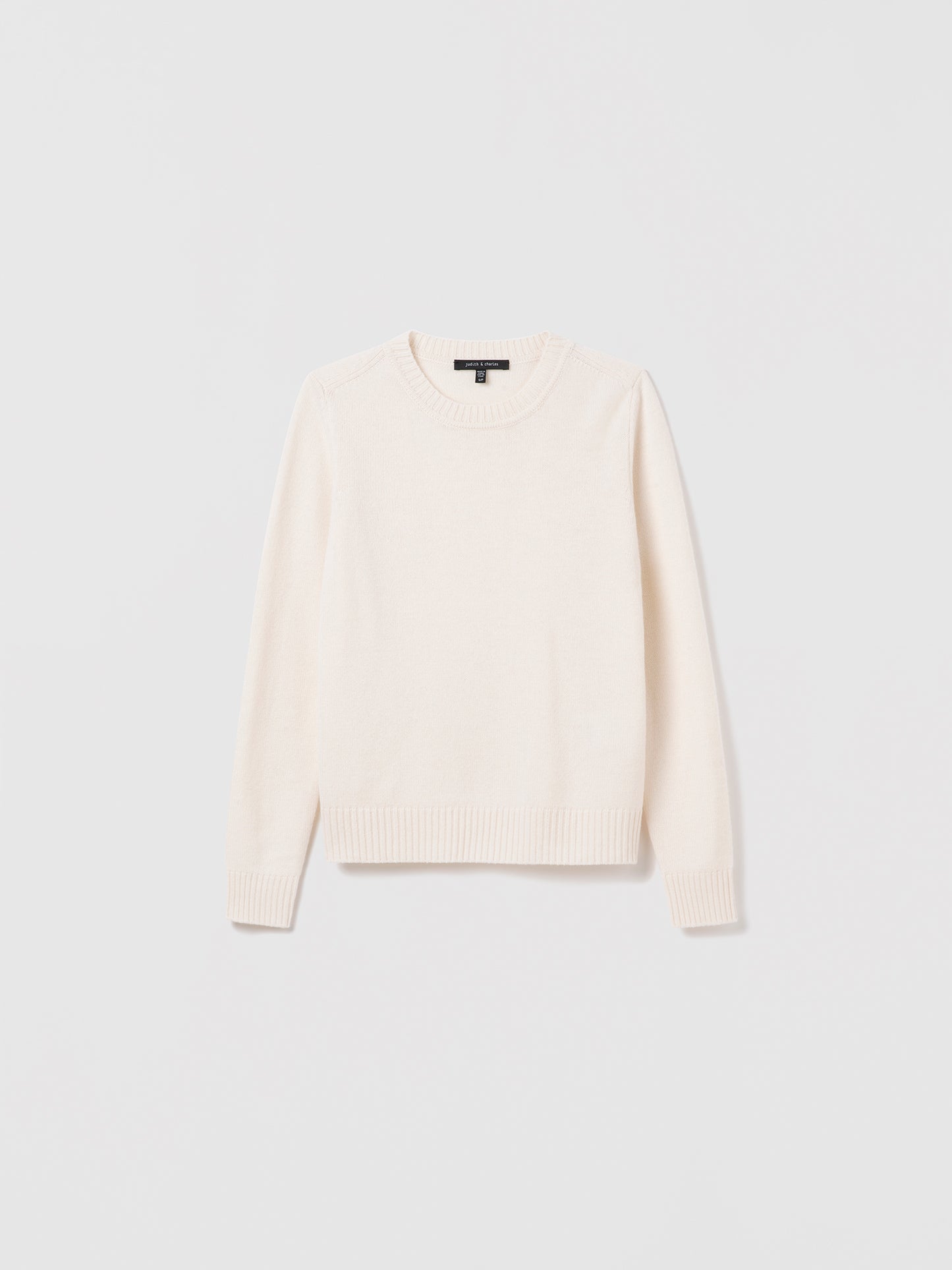  Judith & Charles cream 100% cashmere crewneck sweater with straight fit and smooth finish.