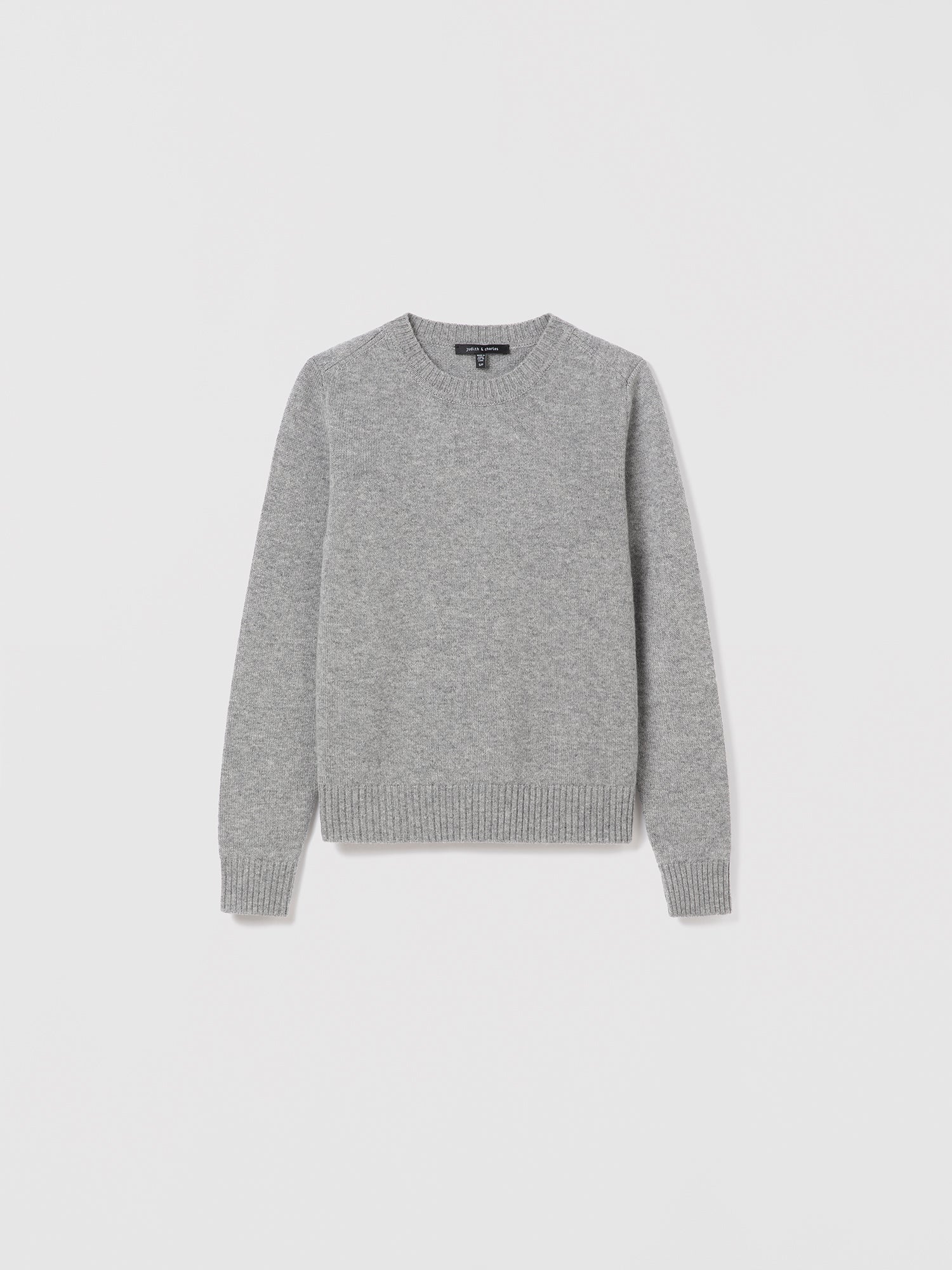  Judith & Charles grey 100% cashmere crewneck sweater with straight fit and smooth finish.